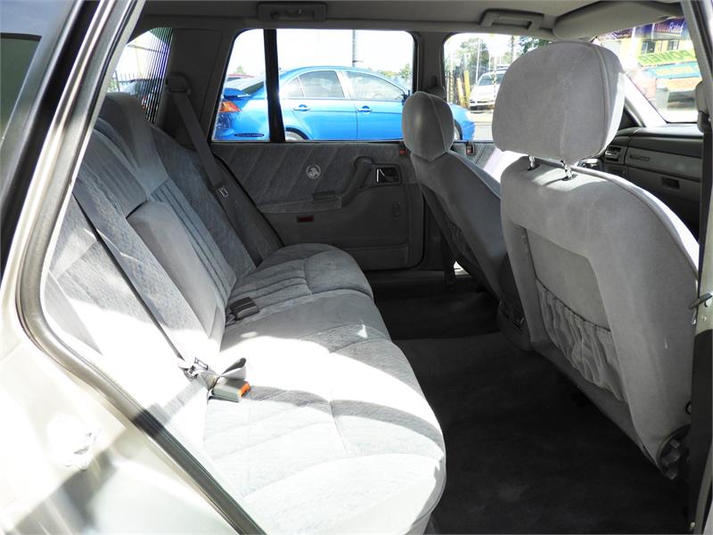 1999 HOLDEN STATESMAN VS III AUTOMATIC SEDAN