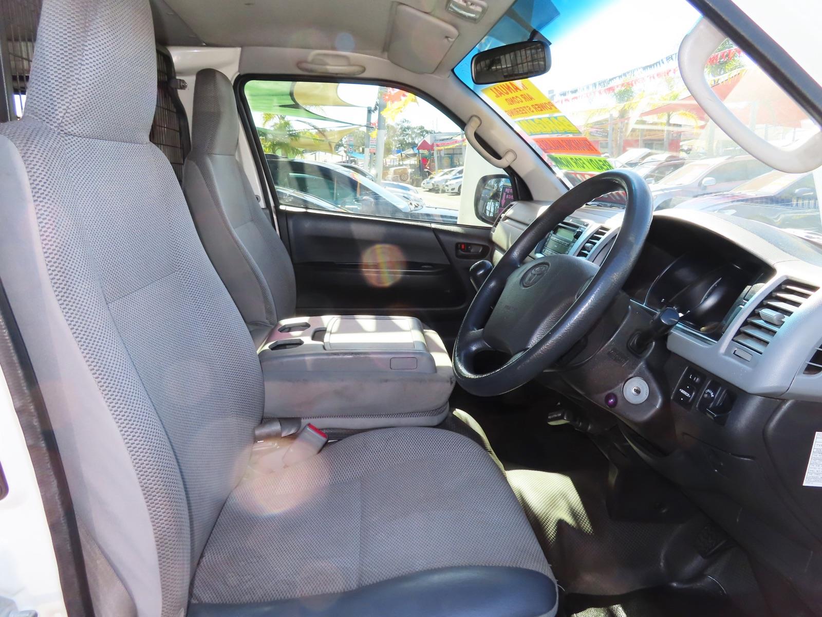 2006 TOYOTA HIACE TRH201R LWB 5 SP MANUAL 4D VAN