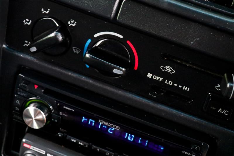 2002 TOYOTA HILUX KZN165R MANUAL UTILITY