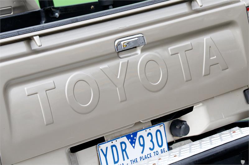 2002 TOYOTA HILUX KZN165R MANUAL UTILITY
