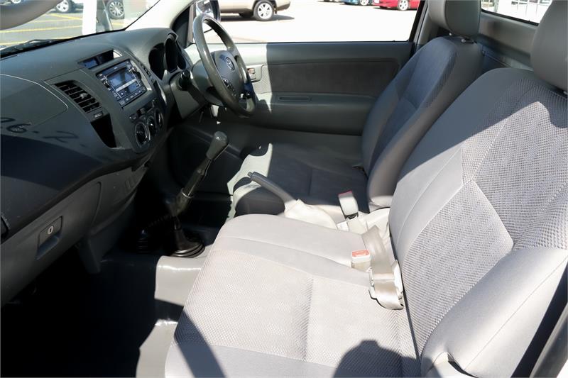 2010 TOYOTA HILUX KUN26R SR MANUAL CAB CHASSIS