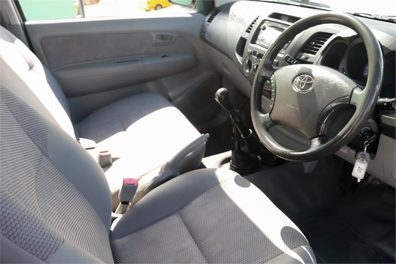 2010 TOYOTA HILUX KUN26R SR MANUAL CAB CHASSIS