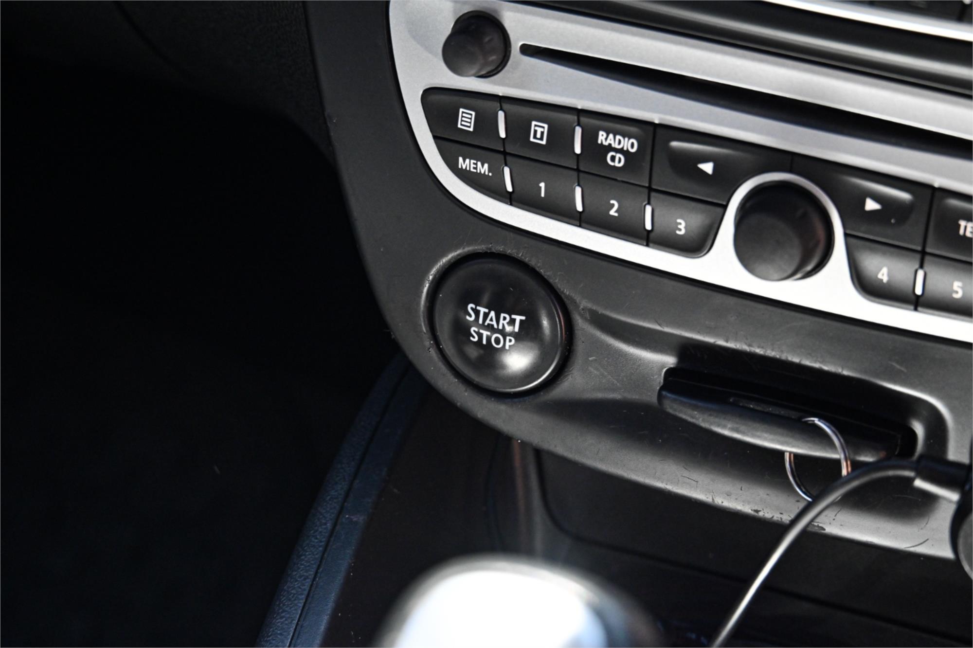 2011 RENAULT MEGANE III B32 PRIVILEGE CONTINUOUS VARIABLE HATCHBACK