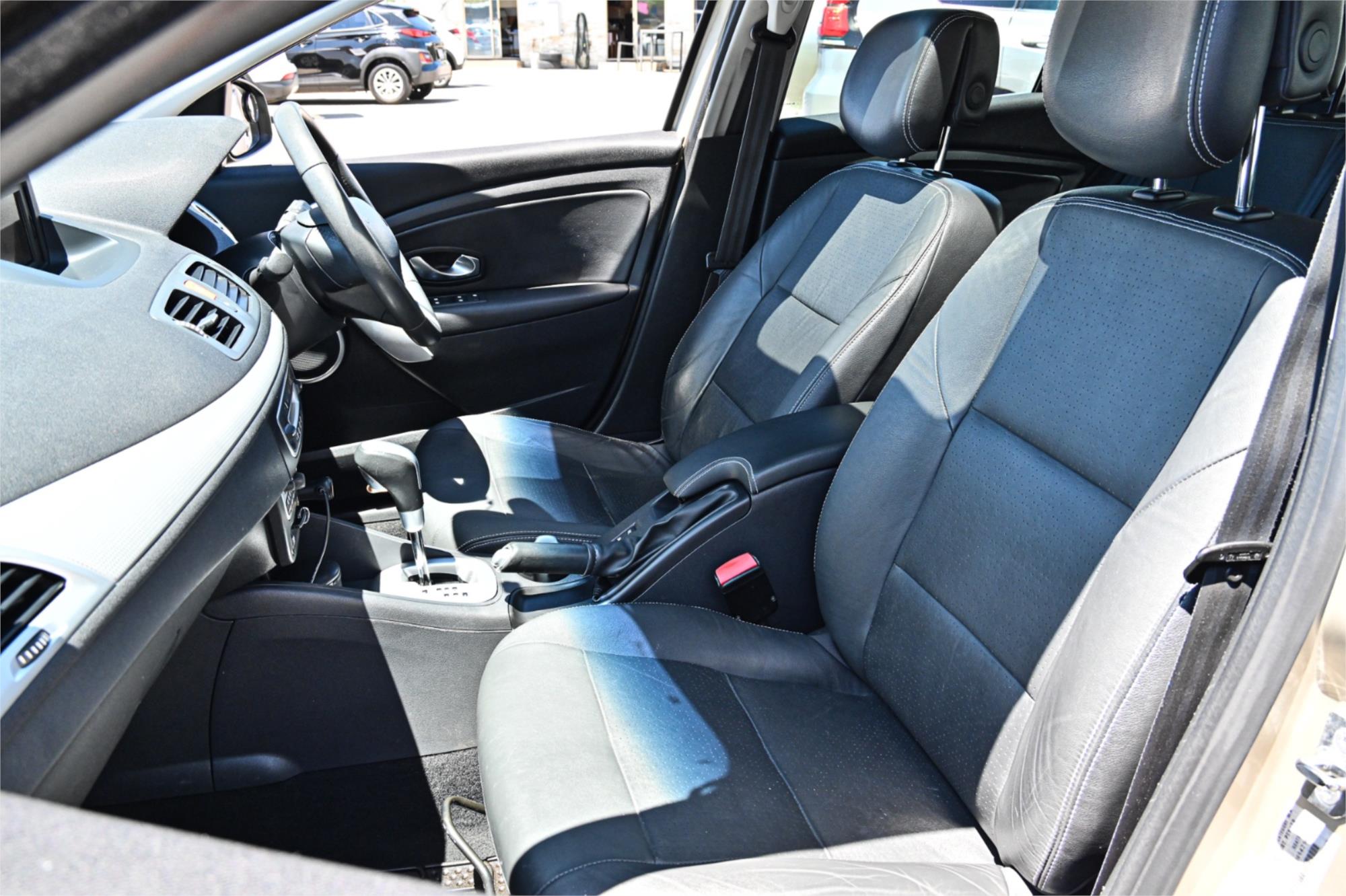2011 RENAULT MEGANE III B32 PRIVILEGE CONTINUOUS VARIABLE HATCHBACK