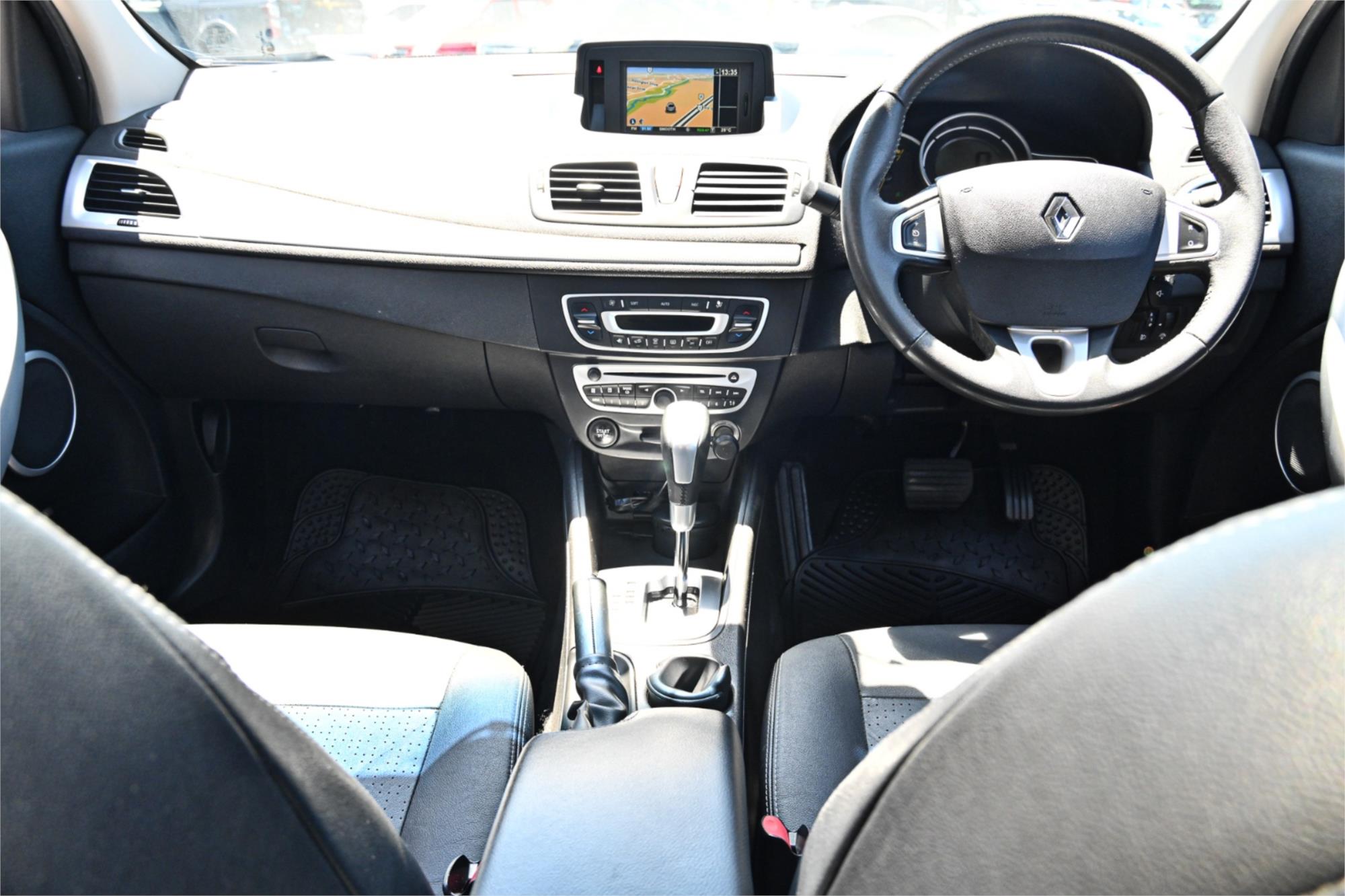 2011 RENAULT MEGANE III B32 PRIVILEGE CONTINUOUS VARIABLE HATCHBACK