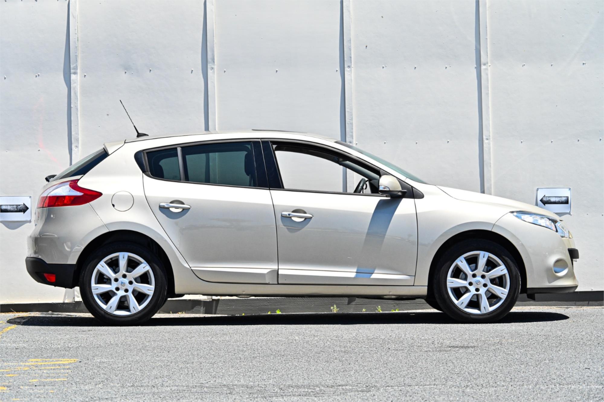 2011 RENAULT MEGANE III B32 PRIVILEGE CONTINUOUS VARIABLE HATCHBACK