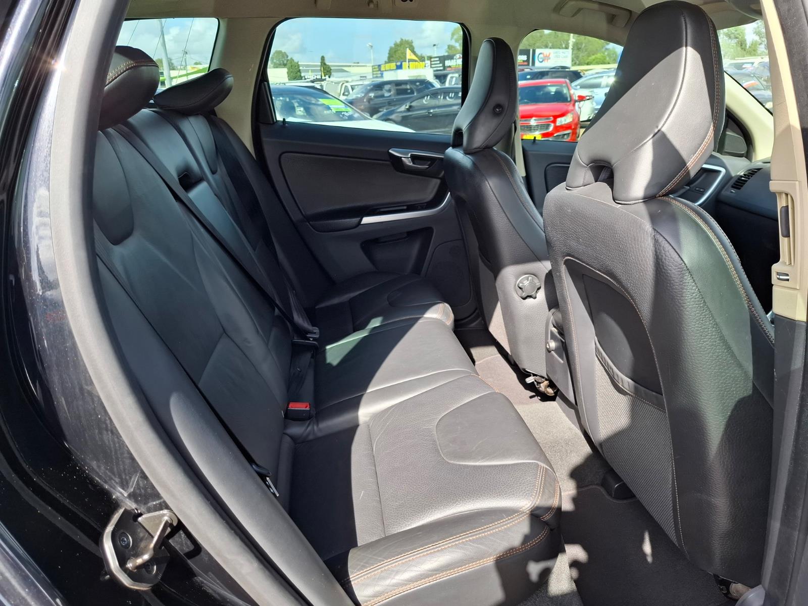 2010 VOLVO XC60 DZ MY10 3.2 6 SP AUTOMATIC GEARTRONIC 4D WAGON