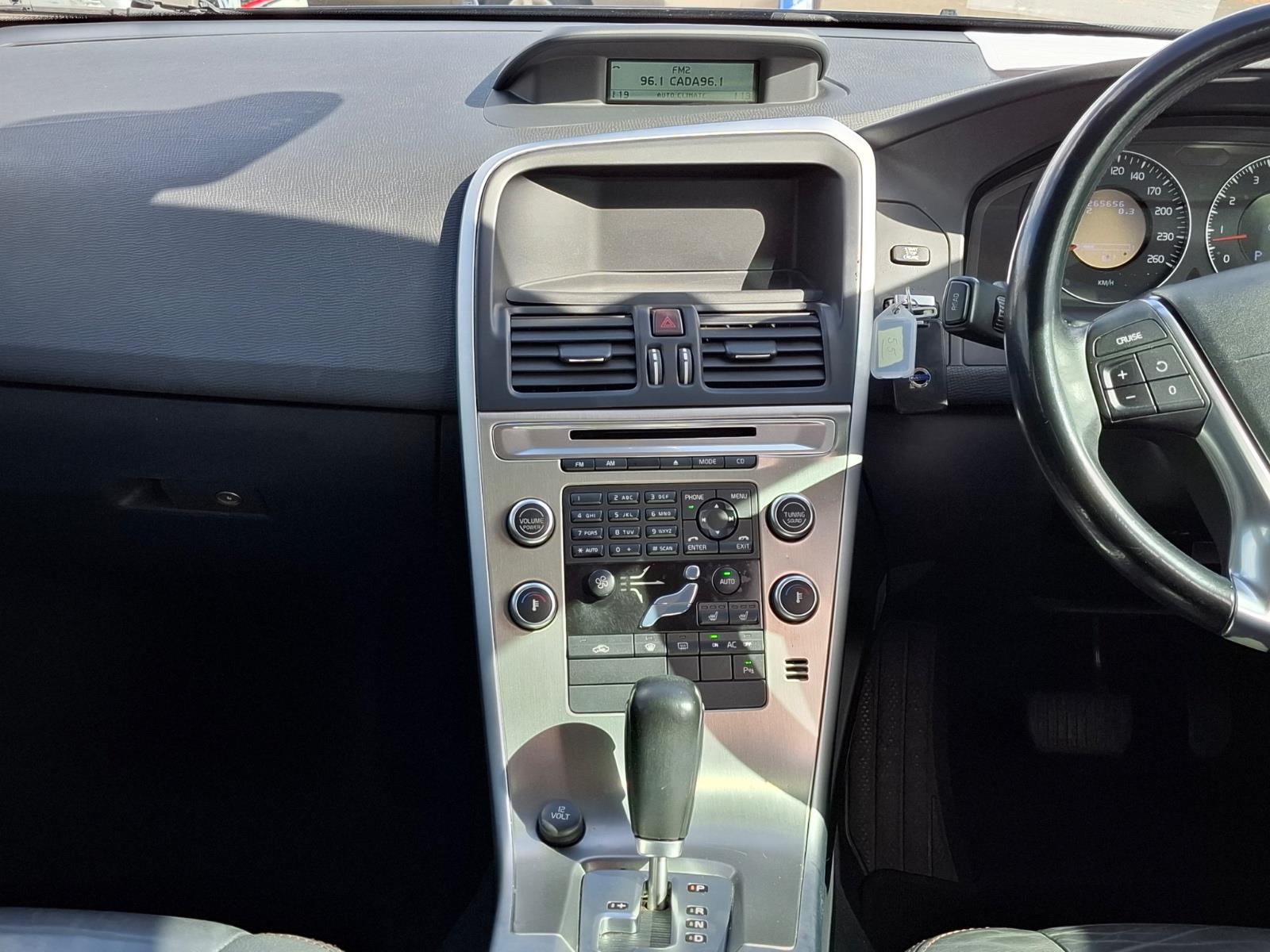 2010 VOLVO XC60 DZ MY10 3.2 6 SP AUTOMATIC GEARTRONIC 4D WAGON
