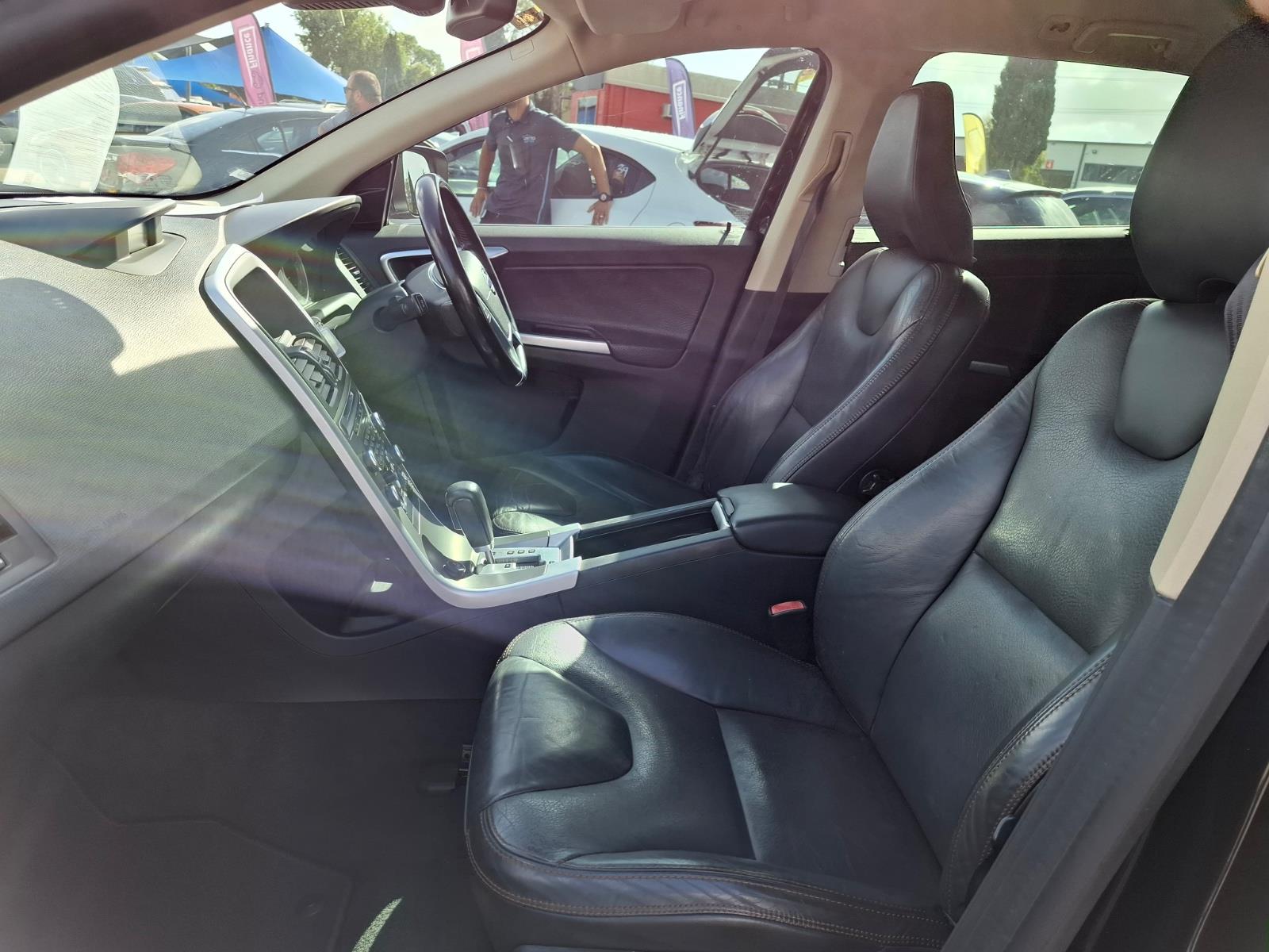 2010 VOLVO XC60 DZ MY10 3.2 6 SP AUTOMATIC GEARTRONIC 4D WAGON