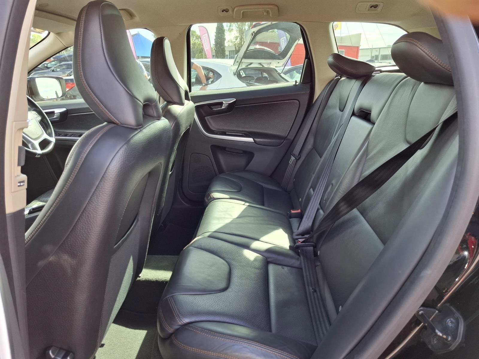 2010 VOLVO XC60 DZ MY10 3.2 6 SP AUTOMATIC GEARTRONIC 4D WAGON