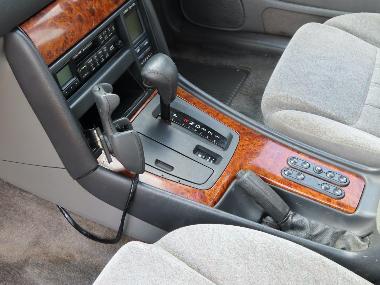 1998 HOLDEN STATESMAN VS II AUTOMATIC SEDAN