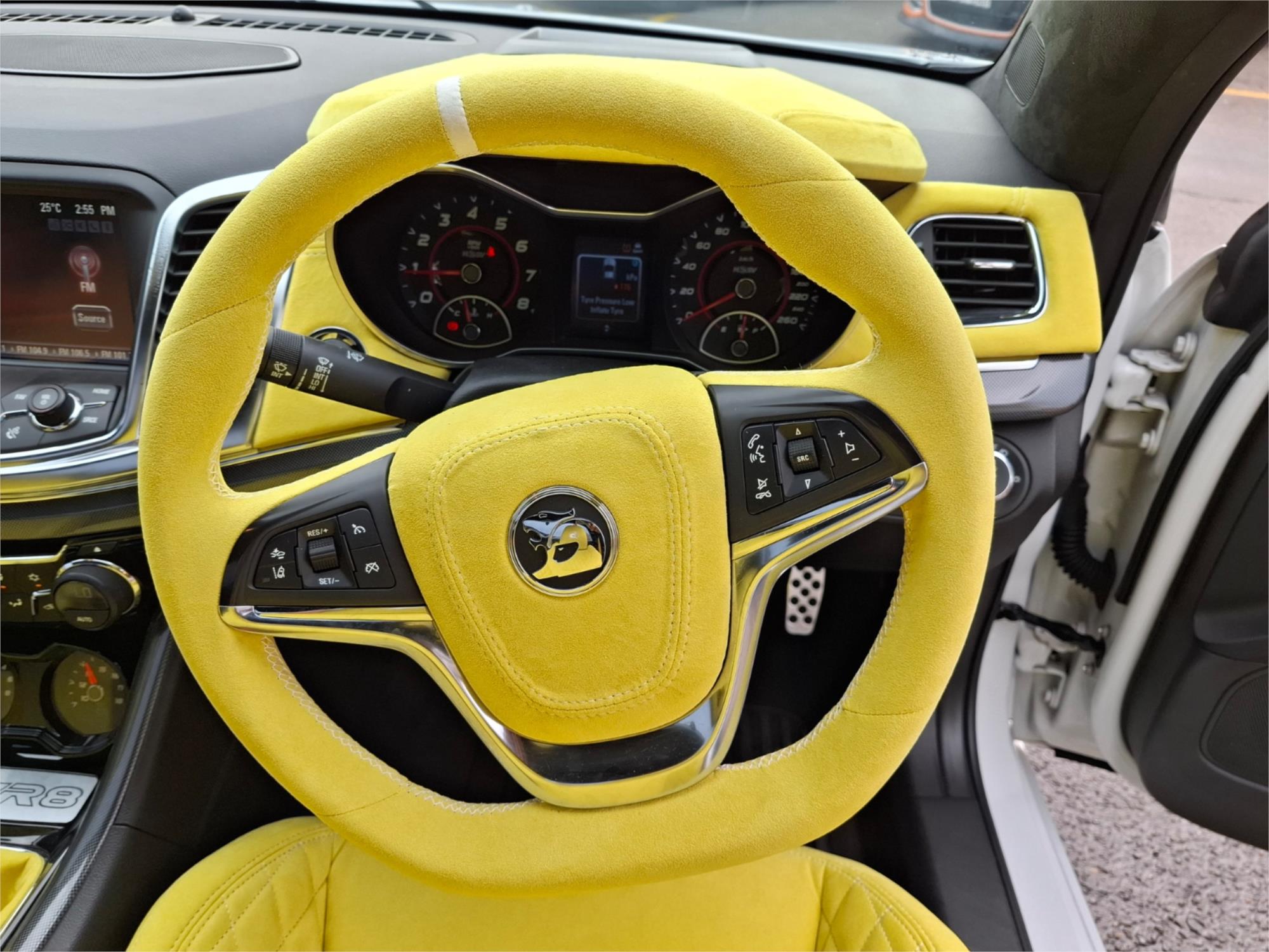 2013 HSV MALOO GEN F R8 6 SP MANUAL UTILITY