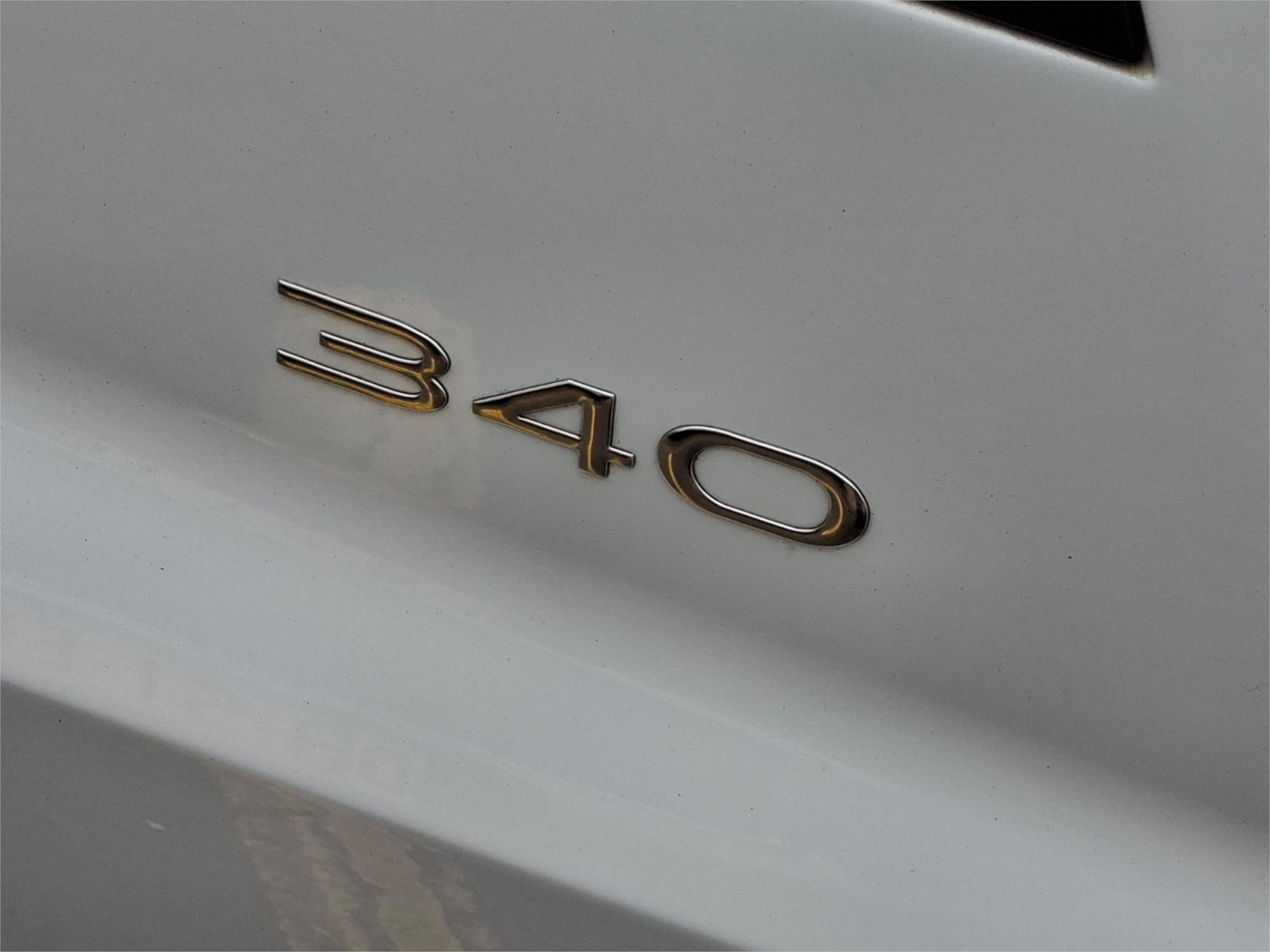 2013 HSV MALOO GEN F R8 6 SP MANUAL UTILITY