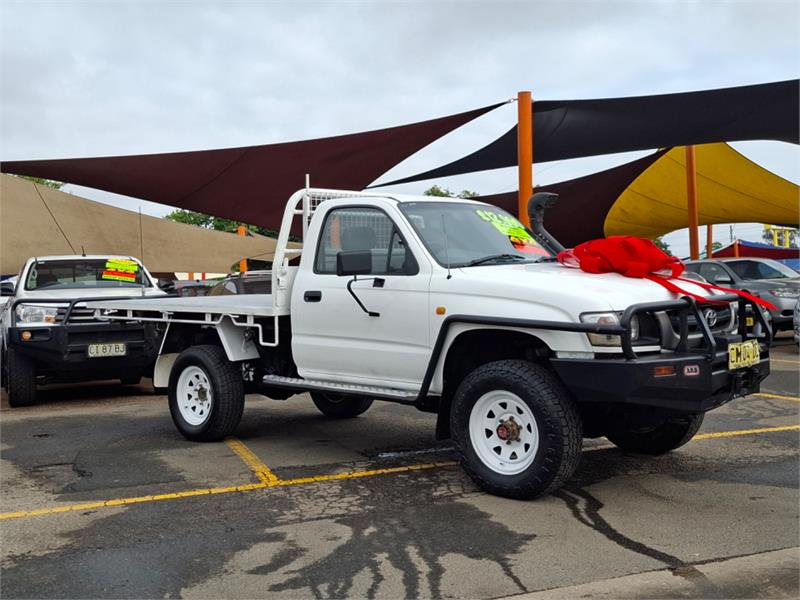 2004 TOYOTA HILUX KZN165R MANUAL CAB CHASSIS