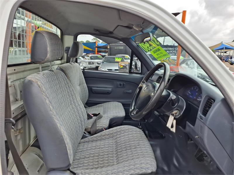 2004 TOYOTA HILUX KZN165R MANUAL CAB CHASSIS