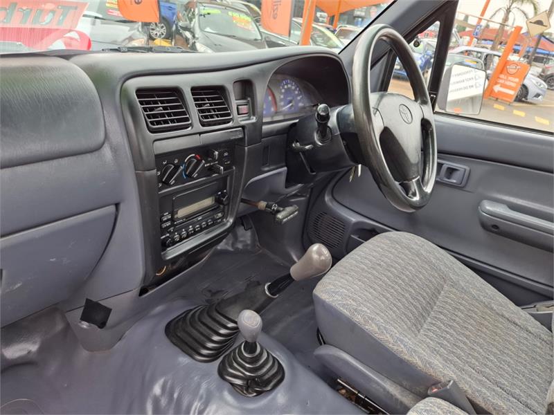 2004 TOYOTA HILUX KZN165R MANUAL CAB CHASSIS
