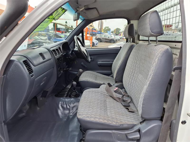 2004 TOYOTA HILUX KZN165R MANUAL CAB CHASSIS