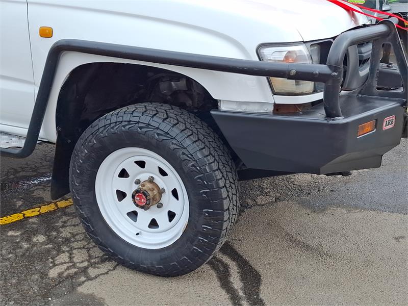 2004 TOYOTA HILUX KZN165R MANUAL CAB CHASSIS