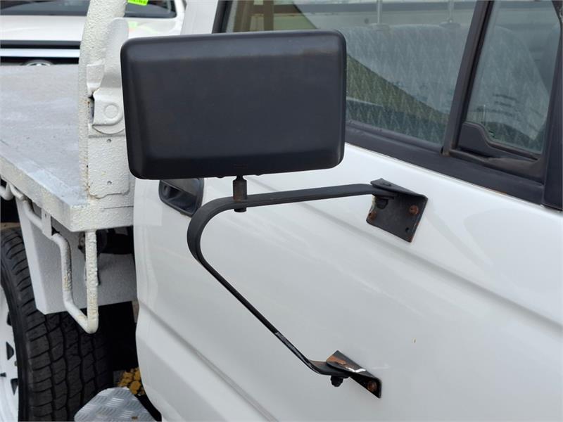2004 TOYOTA HILUX KZN165R MANUAL CAB CHASSIS