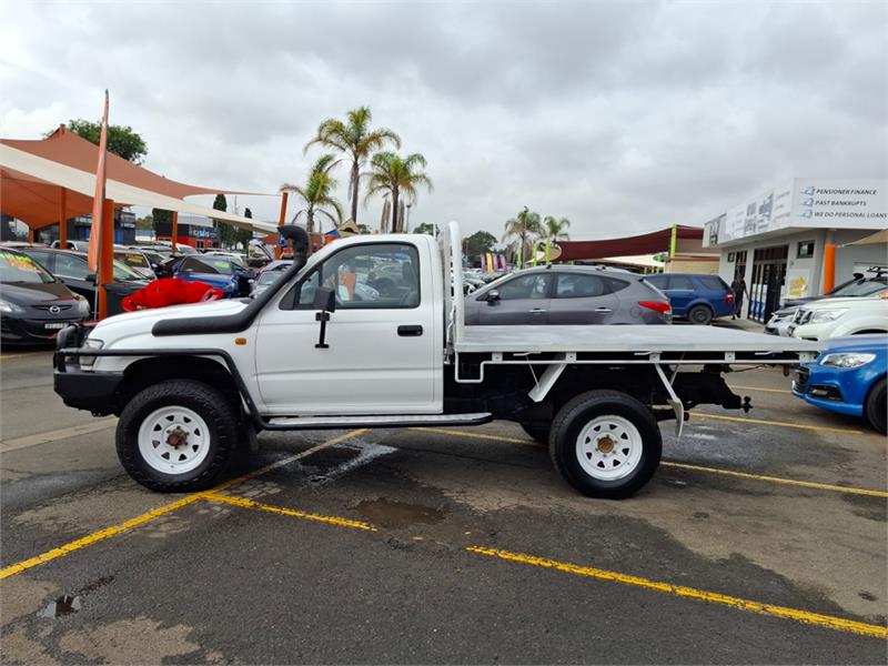 2004 TOYOTA HILUX KZN165R MANUAL CAB CHASSIS