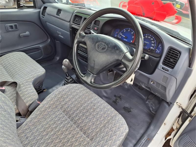 2004 TOYOTA HILUX KZN165R MANUAL CAB CHASSIS