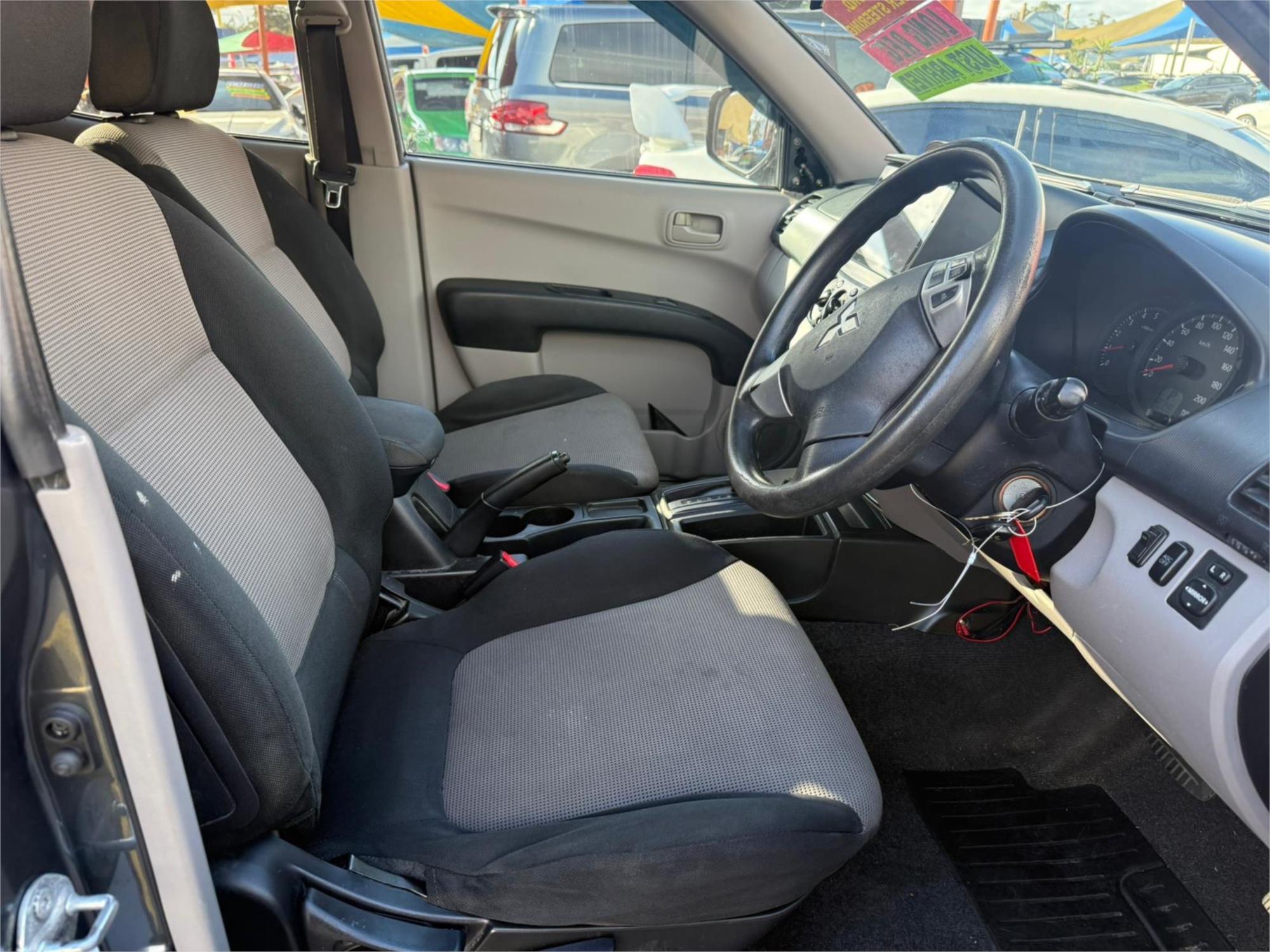 2010 MITSUBISHI TRITON MN GLX AUTOMATIC UTILITY