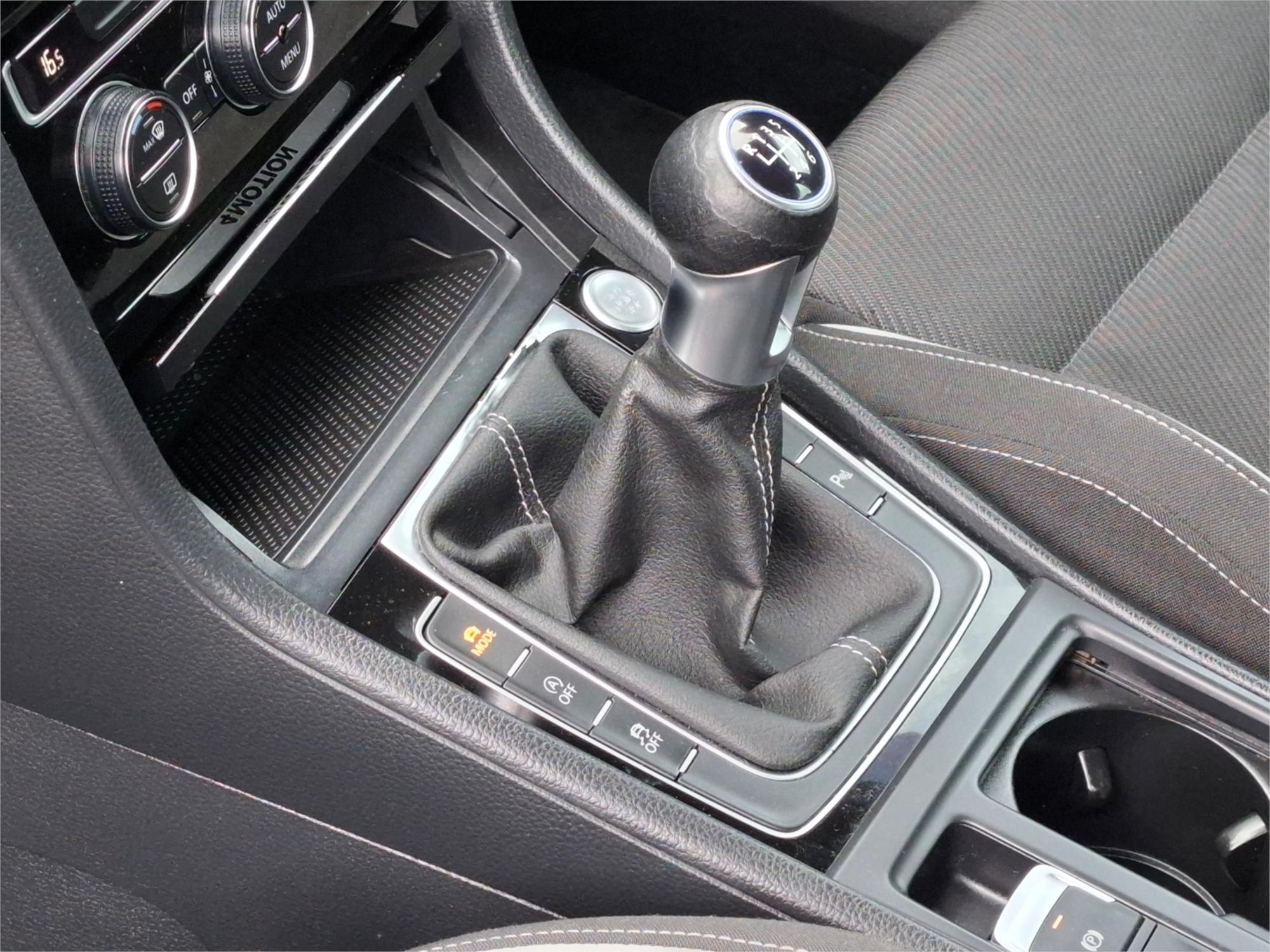 2015 VOLKSWAGEN GOLF AU MY15 R 6 SP MANUAL 5D HATCHBACK