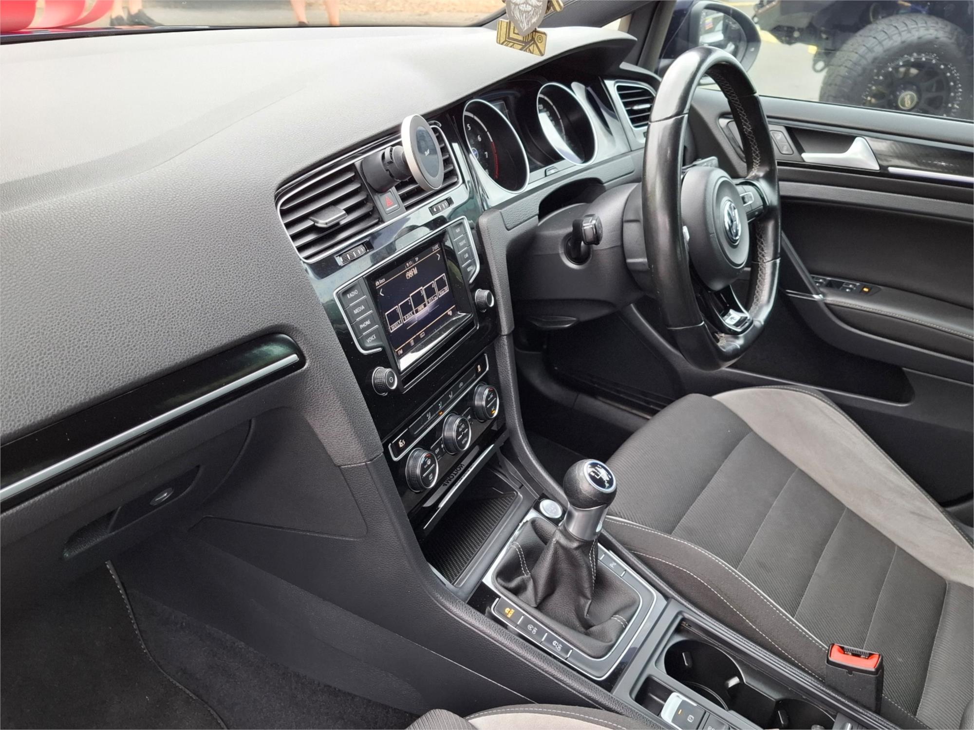 2015 VOLKSWAGEN GOLF AU MY15 R 6 SP MANUAL 5D HATCHBACK