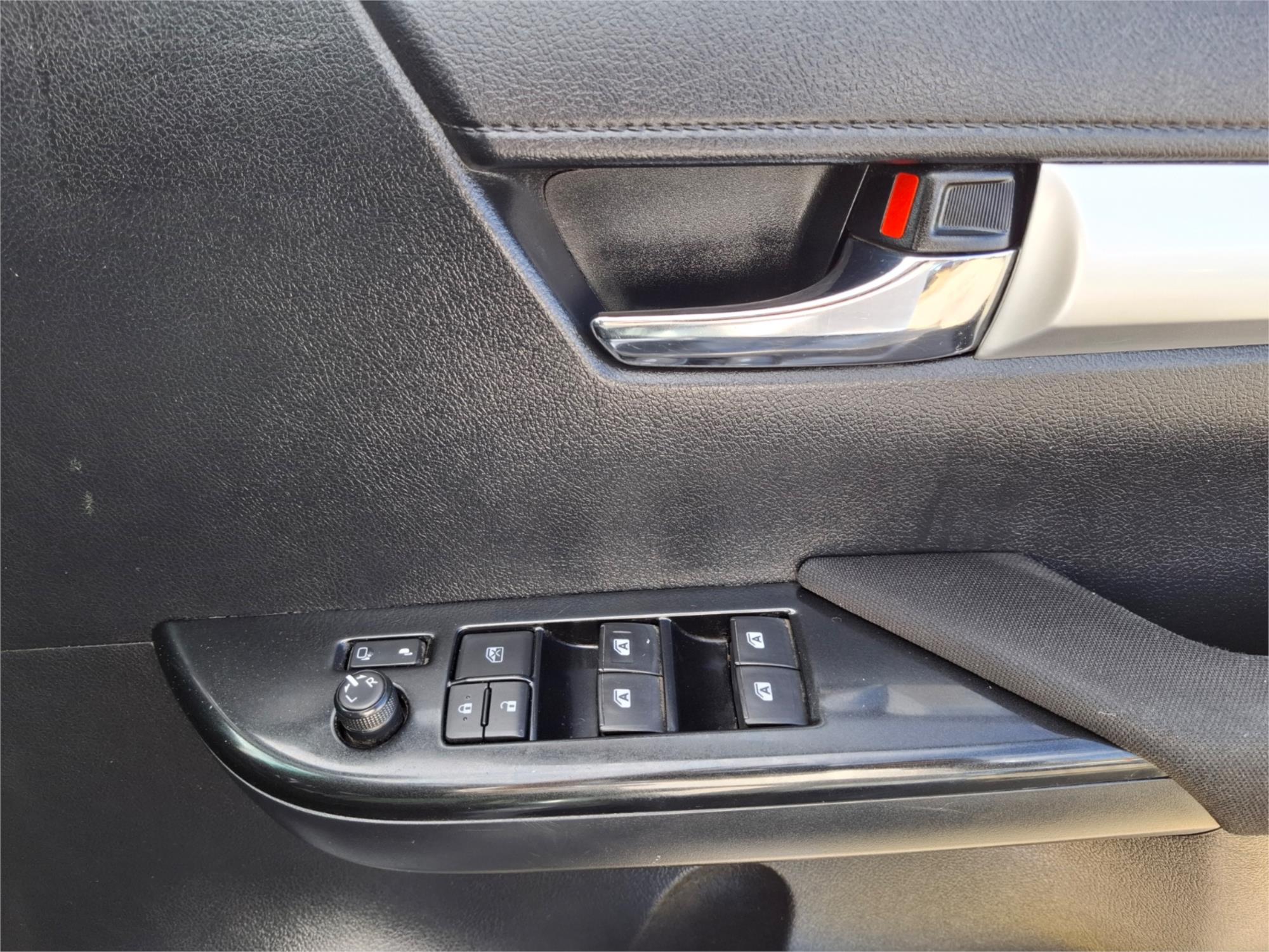 2016 TOYOTA HILUX GUN126R SR5 (4x4) 6 SP AUTOMATIC DUAL CAB UTILITY