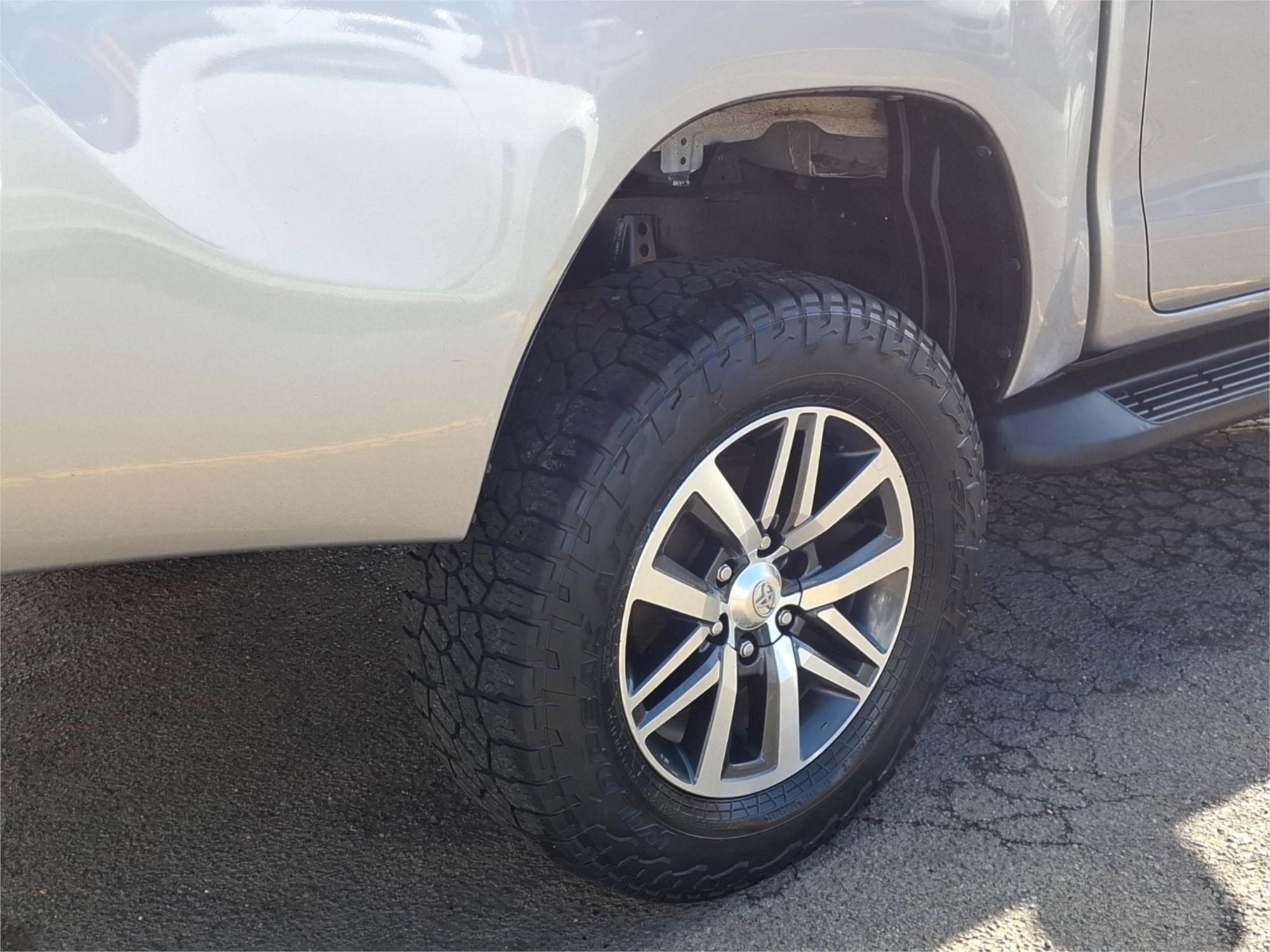 2016 TOYOTA HILUX GUN126R SR5 (4x4) 6 SP AUTOMATIC DUAL CAB UTILITY