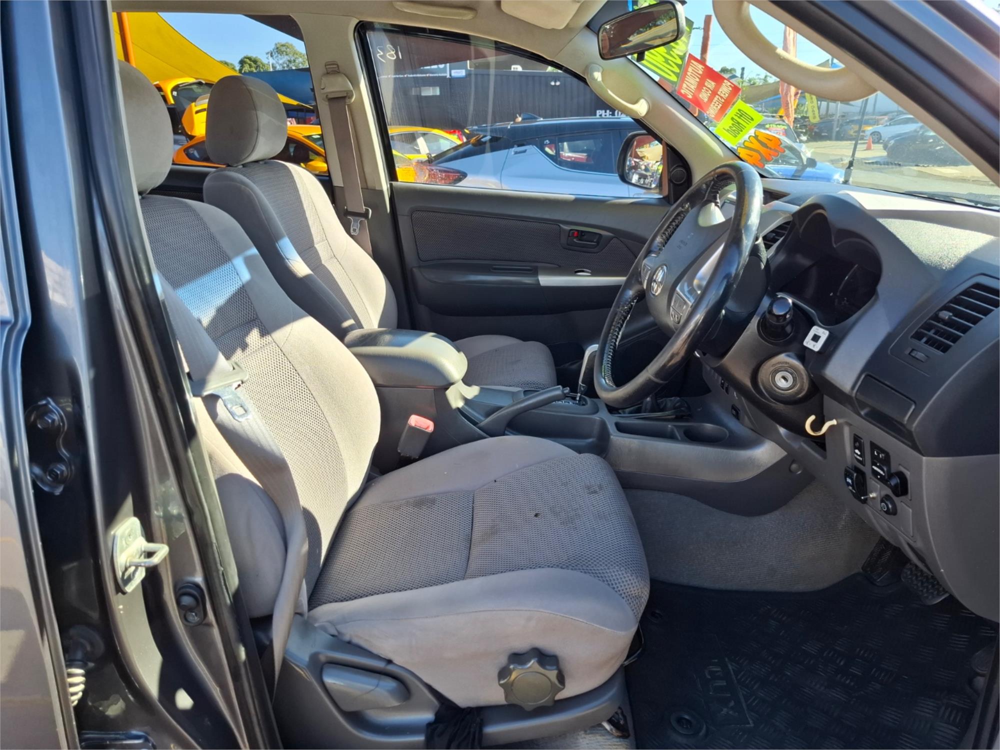 2011 TOYOTA HILUX GGN25R MY12 SR5 (4x4) 5 SP AUTOMATIC DUAL CAB P/UP