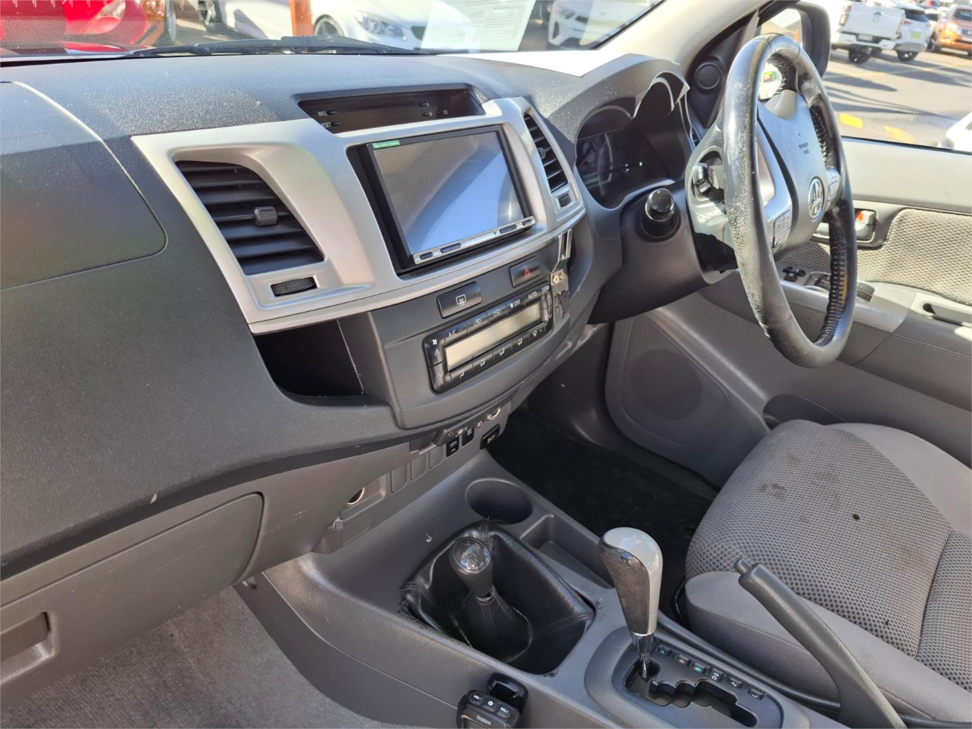 2011 TOYOTA HILUX GGN25R MY12 SR5 (4x4) 5 SP AUTOMATIC DUAL CAB P/UP