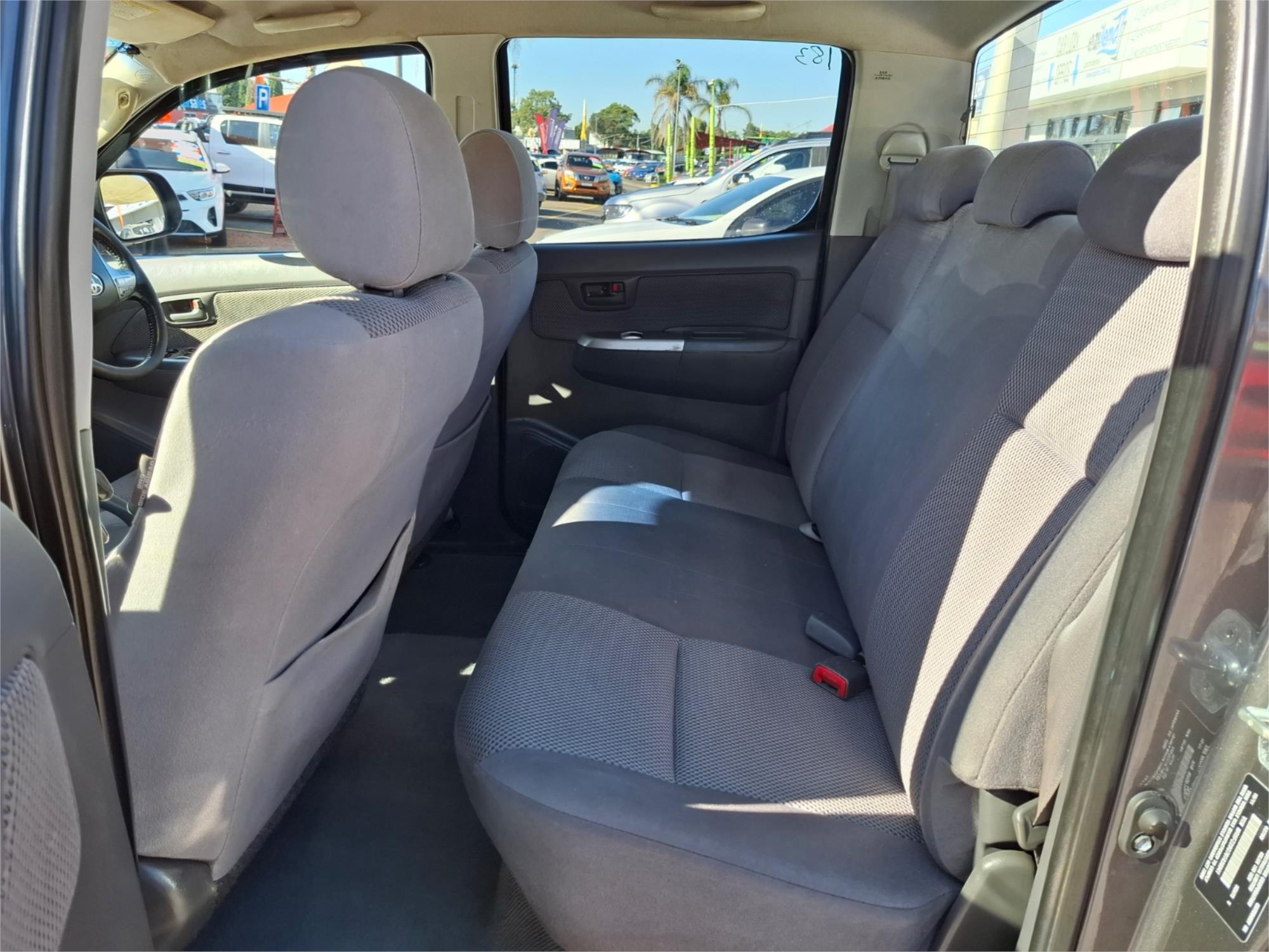 2011 TOYOTA HILUX GGN25R MY12 SR5 (4x4) 5 SP AUTOMATIC DUAL CAB P/UP