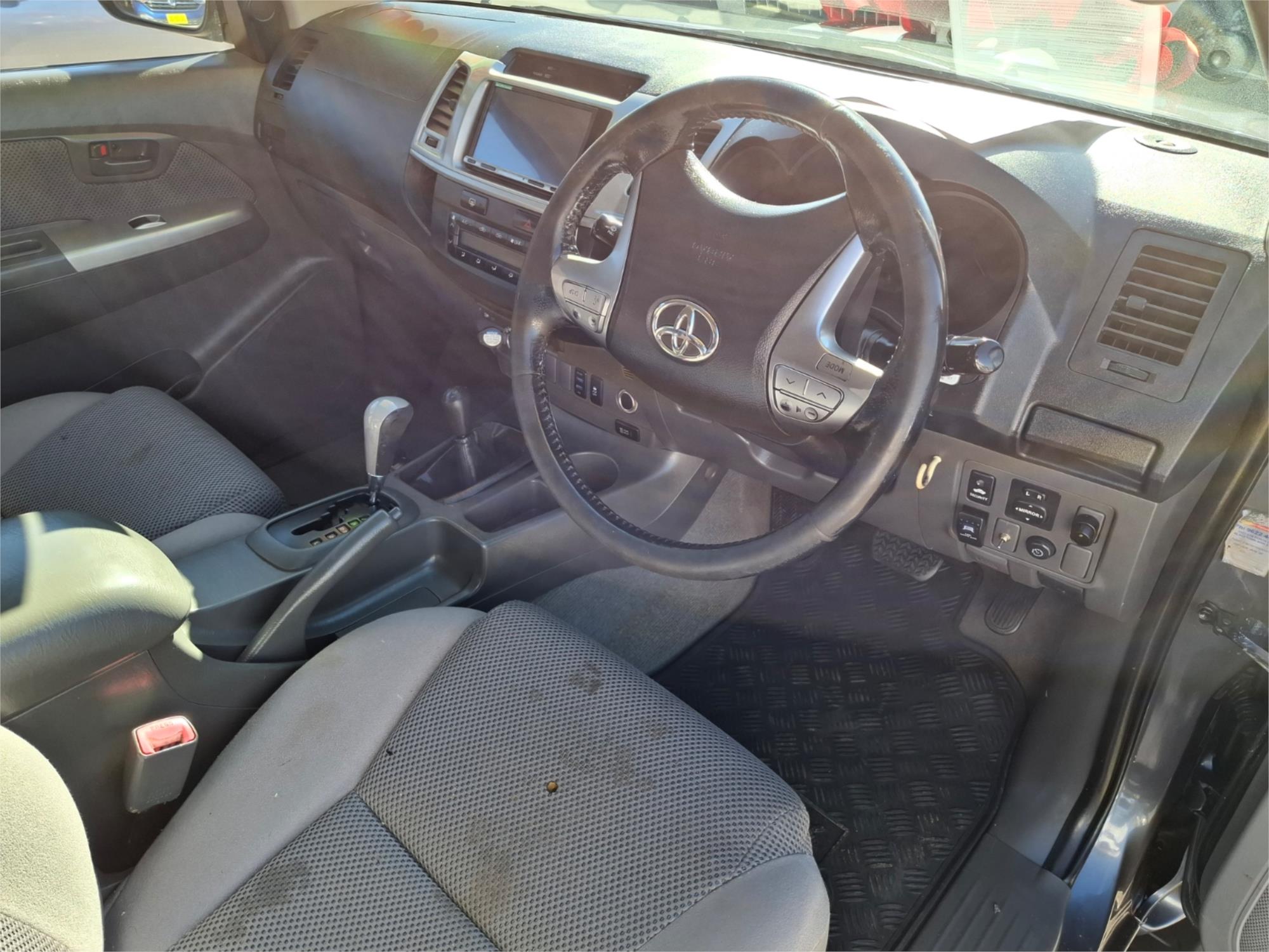 2011 TOYOTA HILUX GGN25R MY12 SR5 (4x4) 5 SP AUTOMATIC DUAL CAB P/UP