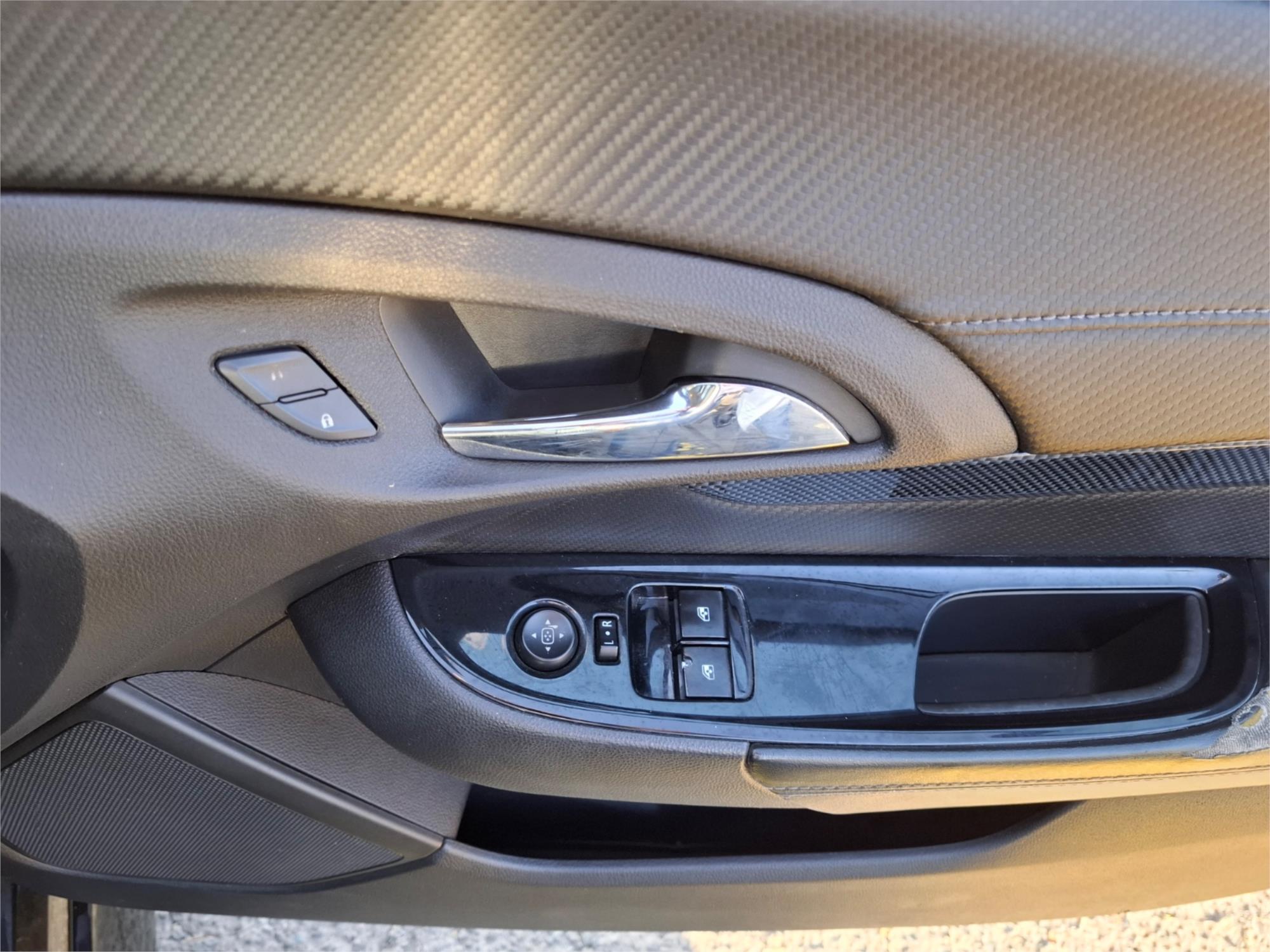 2014 HOLDEN UTE VF MY15 SV6 6 SP AUTOMATIC UTILITY