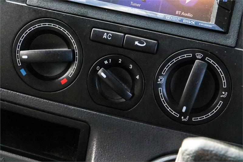 2006 VOLKSWAGEN TRANSPORTER T5 SPORTS AUTOMATIC VAN