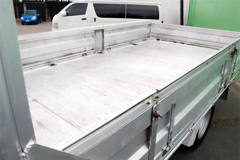 2005 MITSUBISHI CANTER FE83P TRAY