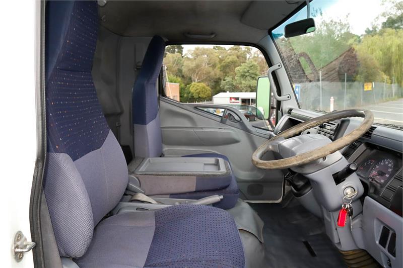 2005 MITSUBISHI CANTER FE83P TRAY