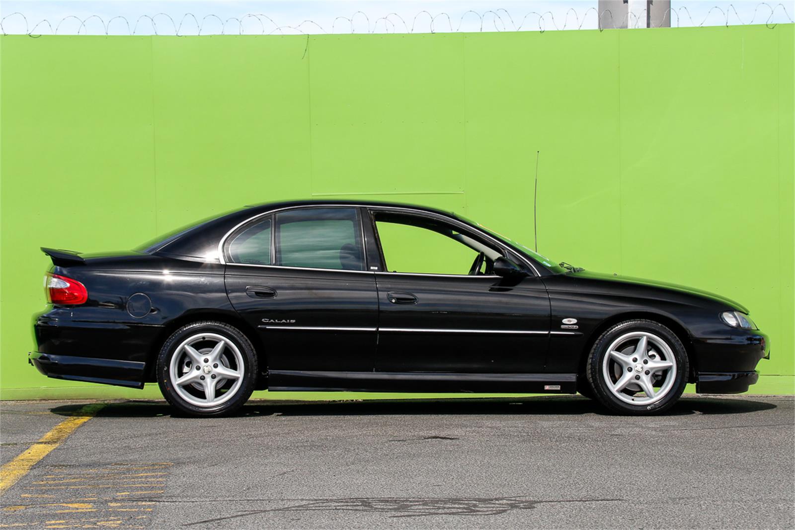 2002 HOLDEN CALAIS VX II AUTOMATIC SEDAN