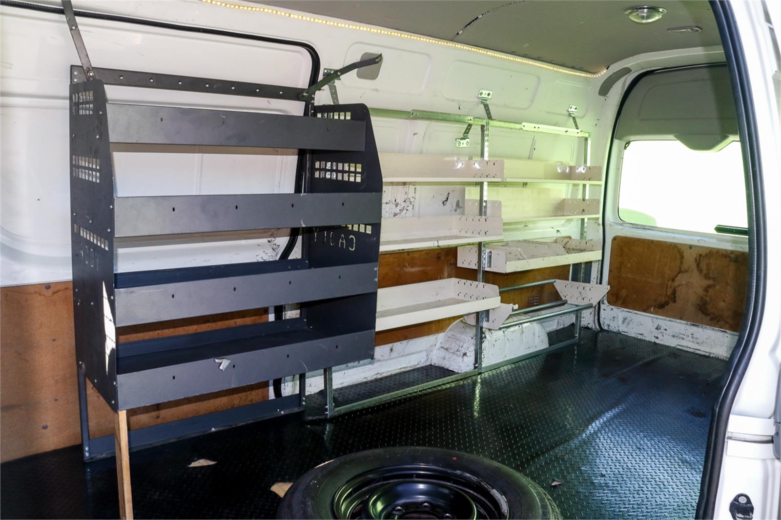 2005 TOYOTA HIACE TRH221R MANUAL VAN