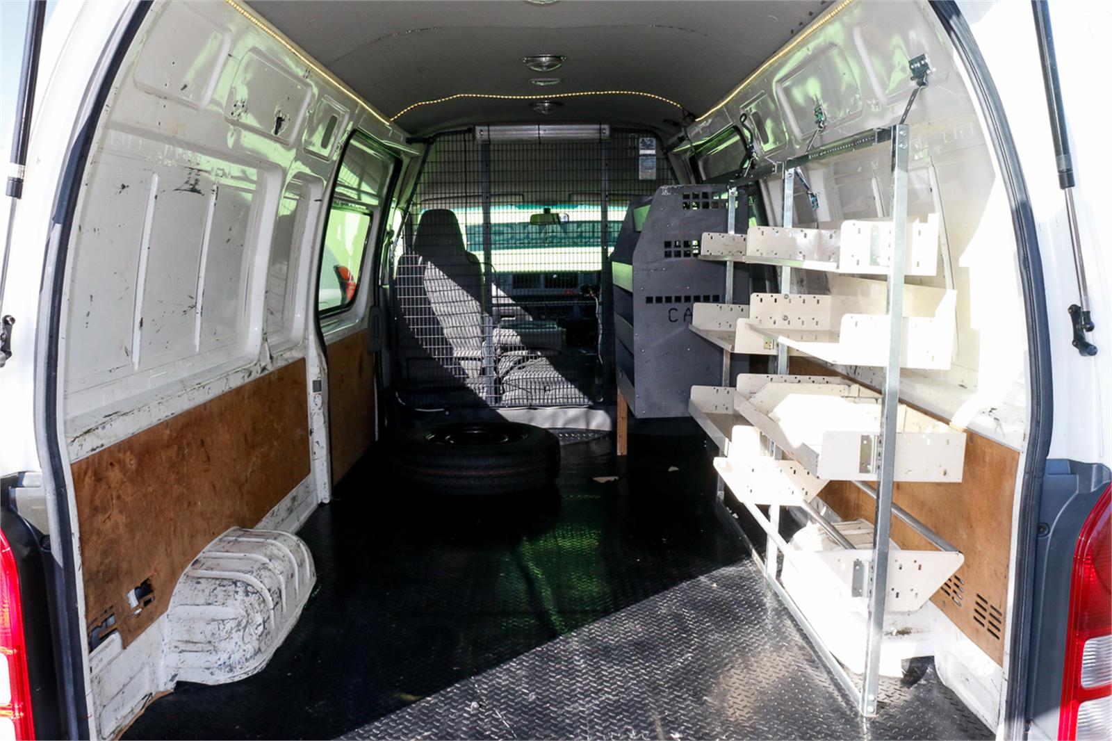 2005 TOYOTA HIACE TRH221R MANUAL VAN