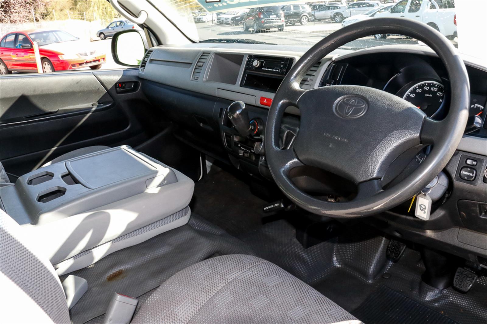 2005 TOYOTA HIACE TRH221R MANUAL VAN