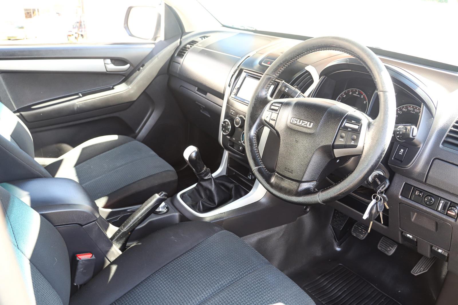 2015 ISUZU D-MAX LS-M MANUAL CREW CAB UTILITY