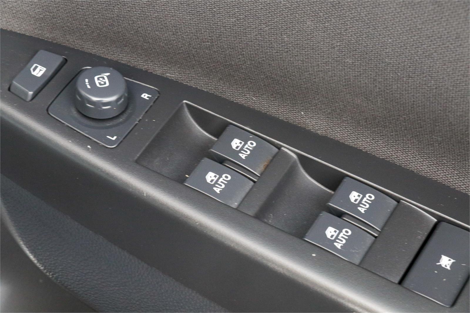 2010 HOLDEN CAPTIVA CG MY10 5 (FWD) 5 SP MANUAL 4D WAGON