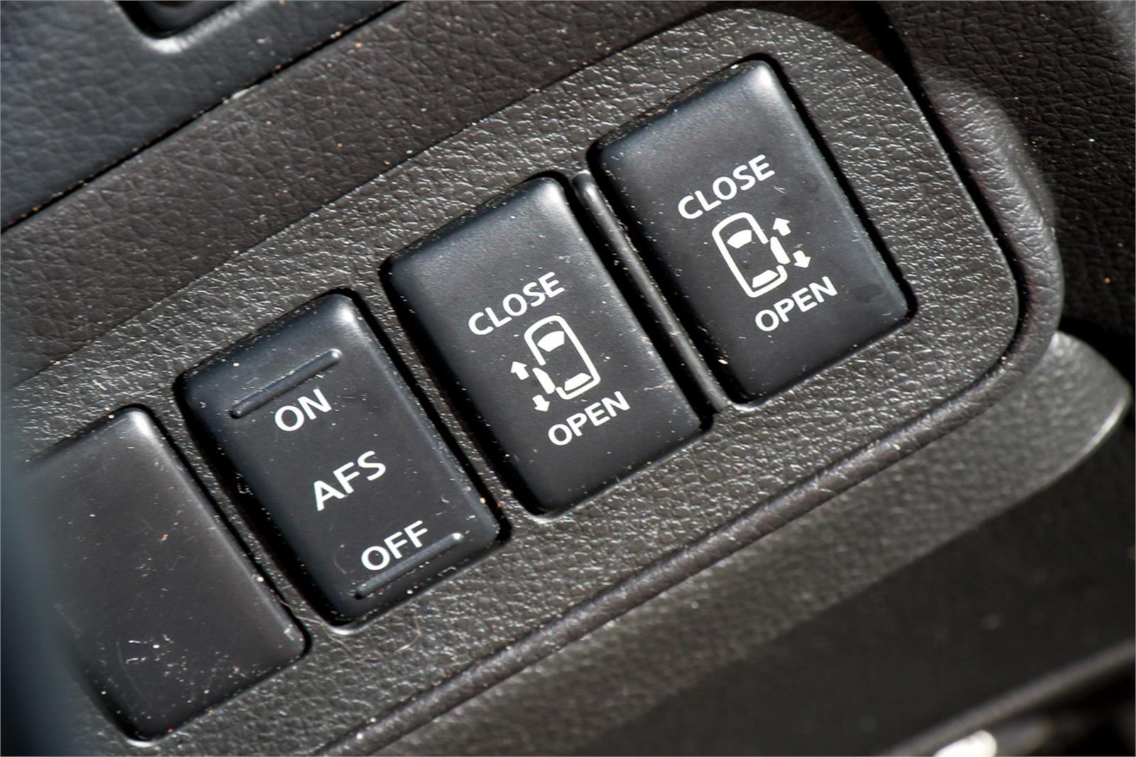 2007 NISSAN ELGRAND E51 5 SP AUTOMATIC