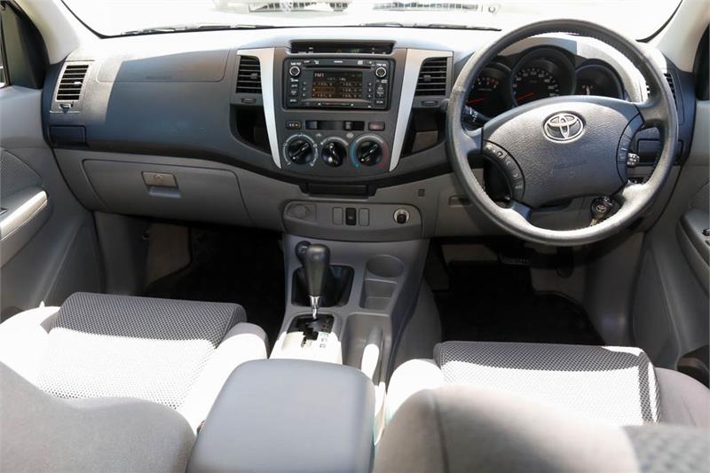 2010 TOYOTA HILUX KUN26R SR5 AUTOMATIC UTILITY