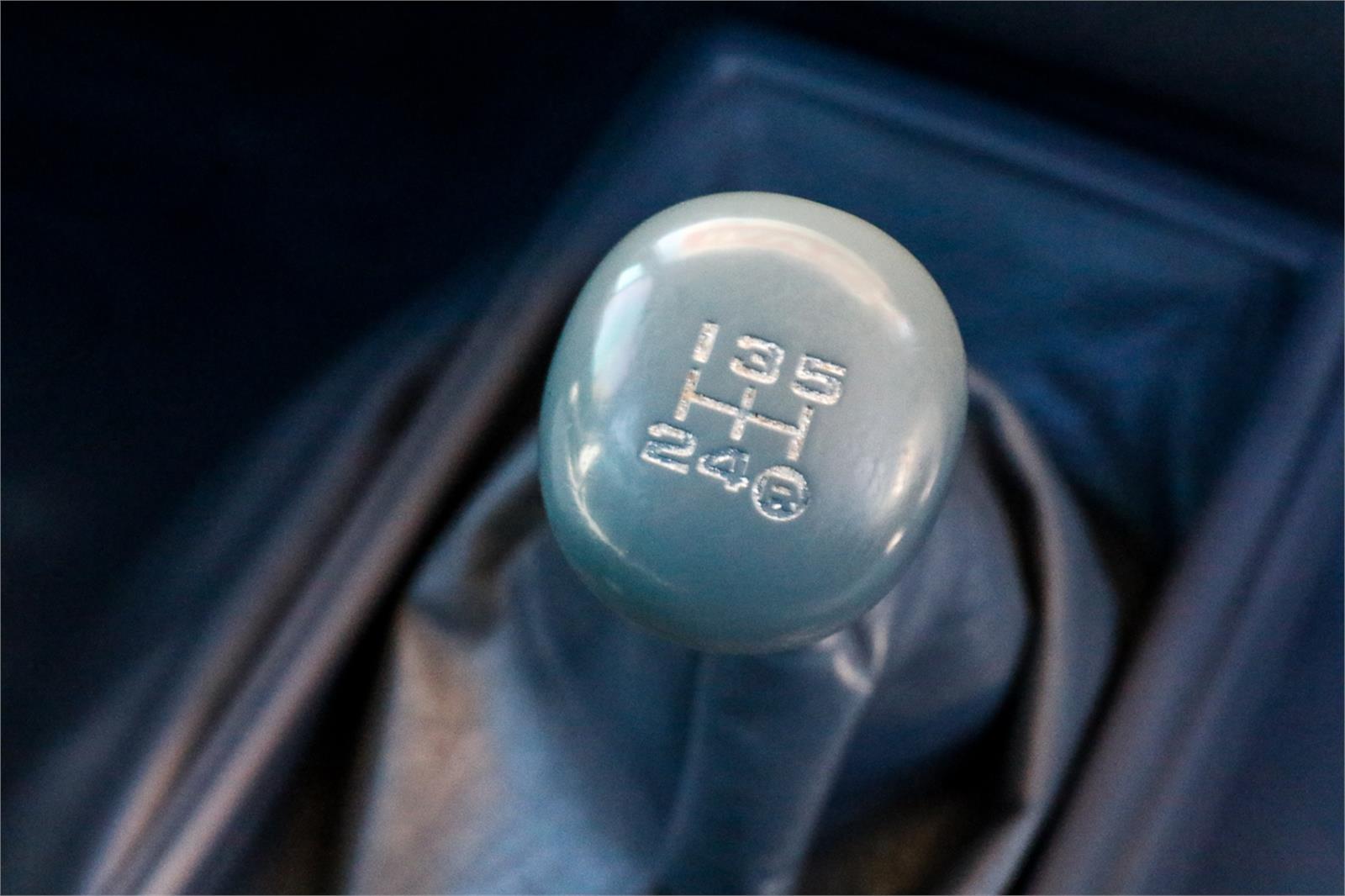 2001 TOYOTA HILUX RZN149R MANUAL UTILITY