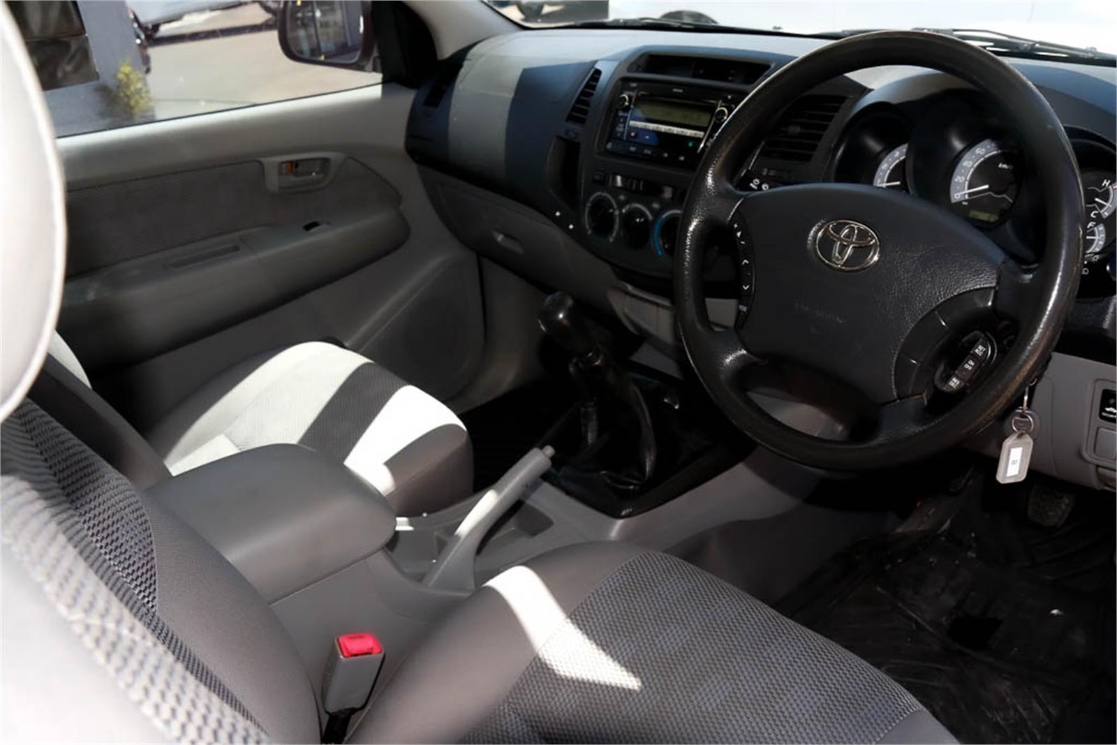 2011 TOYOTA HILUX KUN26R SR MANUAL CAB CHASSIS