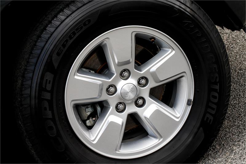 2011 JEEP CHEROKEE KK AUTOMATIC WAGON