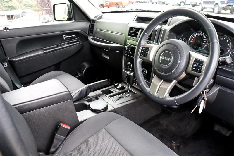 2011 JEEP CHEROKEE KK AUTOMATIC WAGON